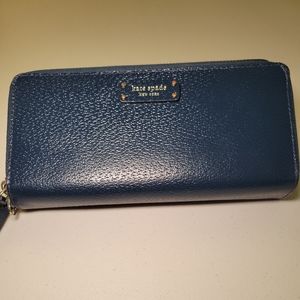 ⭐PRICE DROP⭐ Kate Spade Large Leather Wristlet